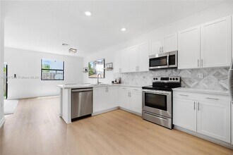 147 SW 185th Way in Pembroke Pines, FL - Building Photo - Building Photo