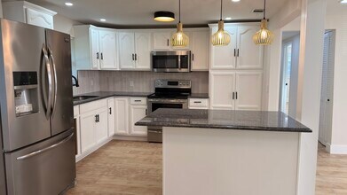 5813 Tampico Rd in Jacksonville, FL - Building Photo - Building Photo