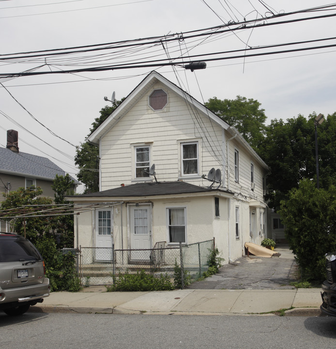 16 Grove St in Glen Cove, NY - Building Photo