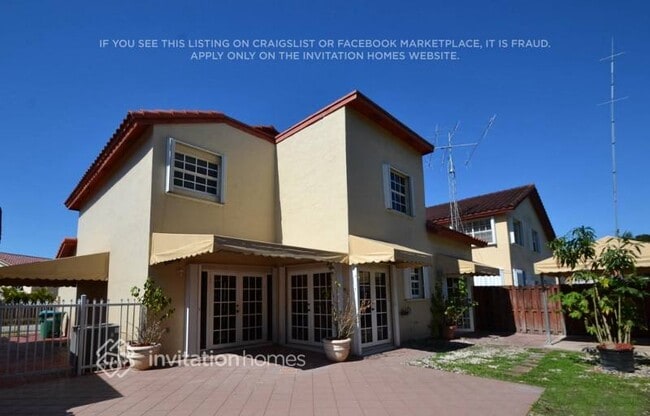 6301 SW 153rd Court Rd in Miami, FL - Foto de edificio - Building Photo