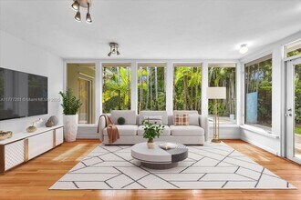 7911 SW 55th Ave in Miami, FL - Building Photo - Building Photo