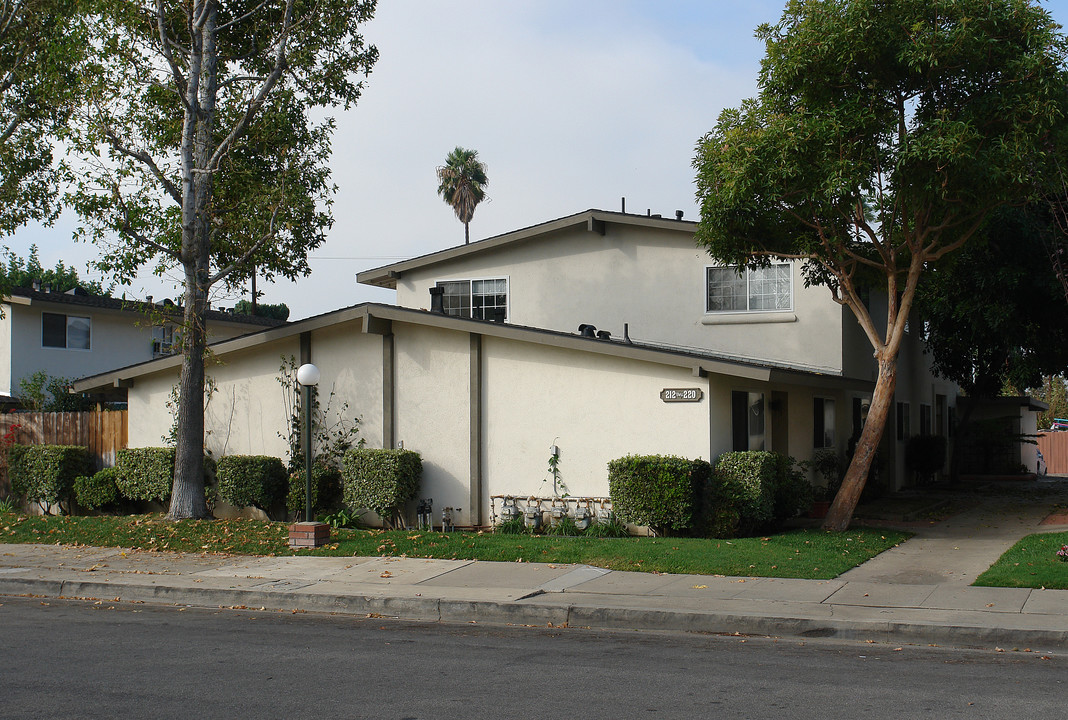 220 S McCoy Rd in Orange, CA - Building Photo