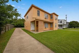 1028 5th Ave N in Texas City, TX - Building Photo