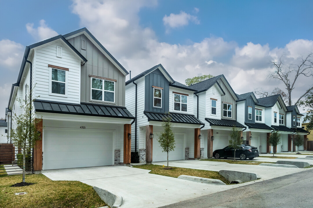 Woodcrest Place in Houston, TX - Foto de edificio