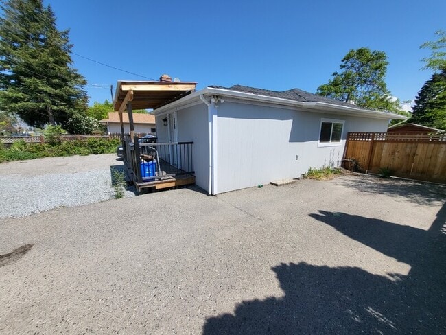 3349 Gordon Dr in Kelowna, BC - Building Photo - Building Photo