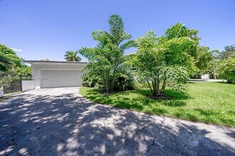 4444 Ingraham Hwy in Coral Gables, FL - Foto de edificio - Building Photo