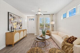 Ascend Cottages At Highland Square in Hendersonville, NC - Foto de edificio - Building Photo