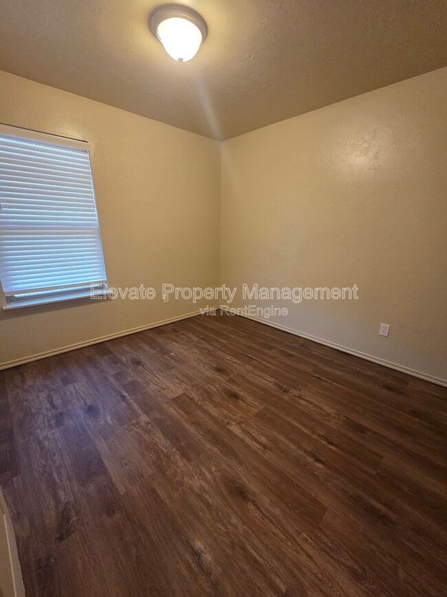 913 West Prairie Wind Way in Mustang, OK - Building Photo - Building Photo