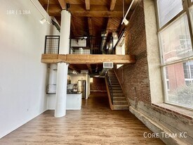 202 W 5th St in Kansas City, MO - Building Photo