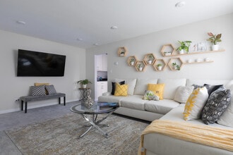 3877 Howe St, Unit 208 in Oakland, CA - Building Photo - Building Photo