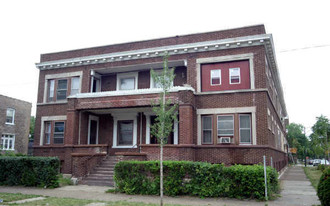 7757-7759 S Carpenter St Apartamentos