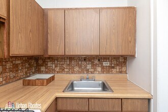 727 W Belmont Ave, Unit J06W in Chicago, IL - Foto de edificio - Building Photo