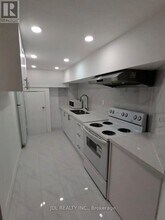 10 Apache Trail in Toronto, ON - Building Photo - Building Photo