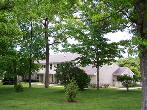 6346 S 35th St in Franklin, WI - Foto de edificio - Building Photo