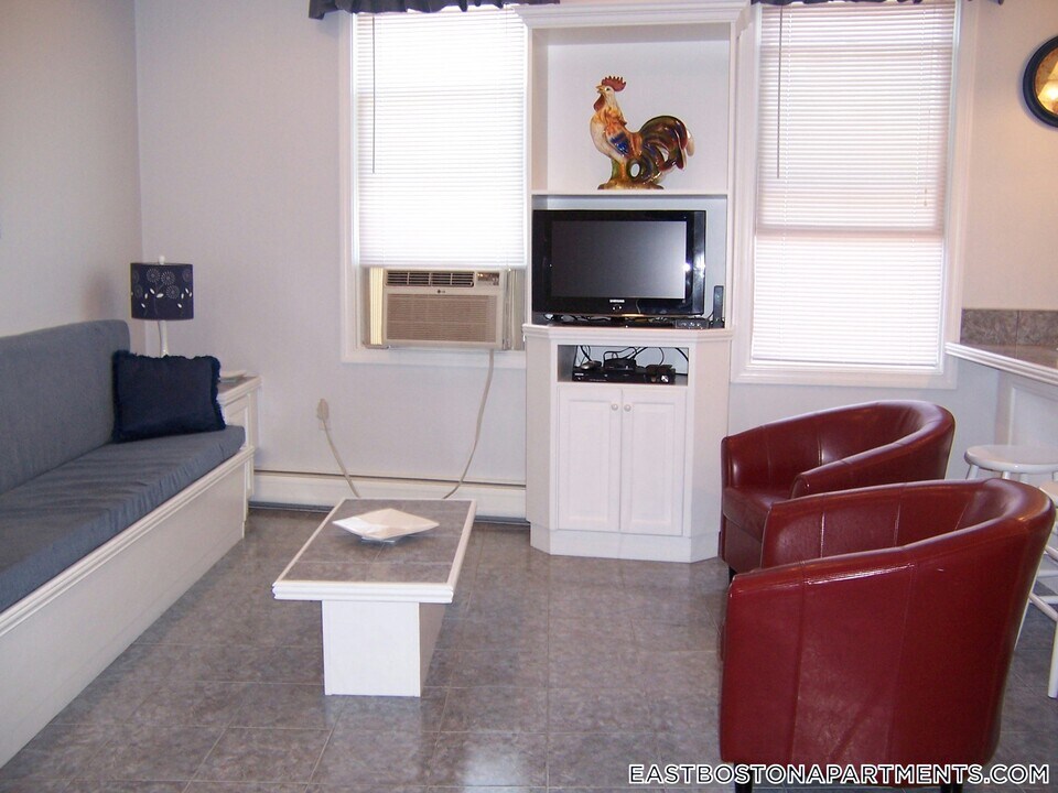 188 Maverick St in Boston, MA - Building Photo
