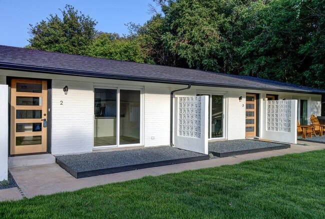 1207 Hollow Creek Dr in Austin, TX - Building Photo - Building Photo