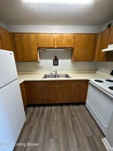 4109 Blue Lick Ct in Louisville, KY - Building Photo - Building Photo