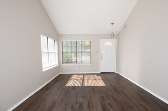 12928 Modena Trail in Austin, TX - Foto de edificio - Building Photo