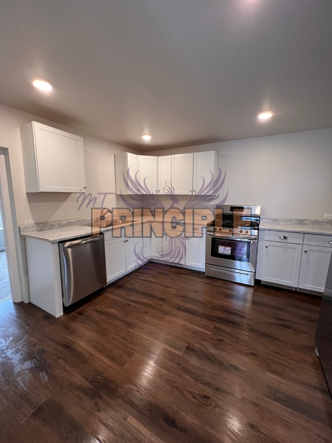 property at 909 N Main St