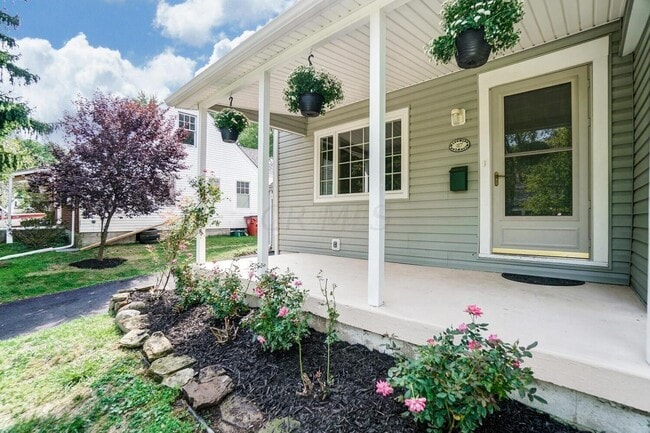 117 Sharon Springs Dr in Worthington, OH - Building Photo - Building Photo