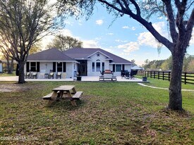 906 County Rd 217 in Jacksonville, FL - Building Photo