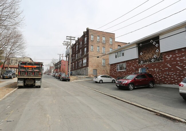 170 Knox St in Albany, NY - Foto de edificio - Building Photo