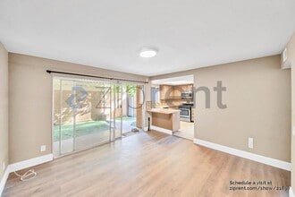 332 Kanan Rd in Oak Park, CA - Building Photo - Building Photo