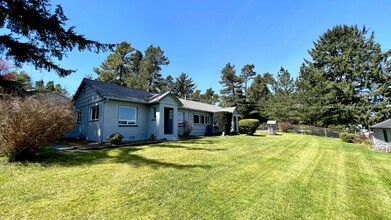 33192 California Ln in Warrenton, OR - Foto de edificio - Building Photo