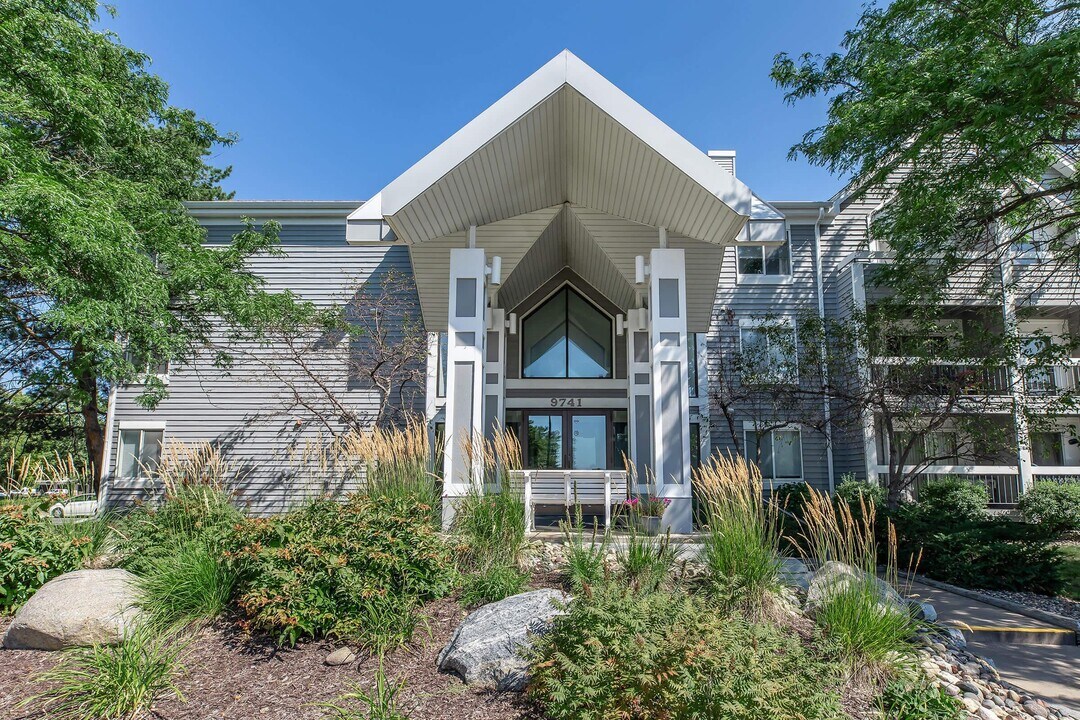 The Gables Apartments in Bloomington, MN - Foto de edificio