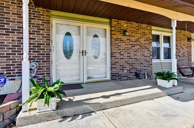 1595 Oregon Trl in Elk Grove Village, IL - Foto de edificio