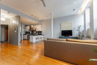 2300 W Armitage Ave in Chicago, IL - Building Photo - Building Photo