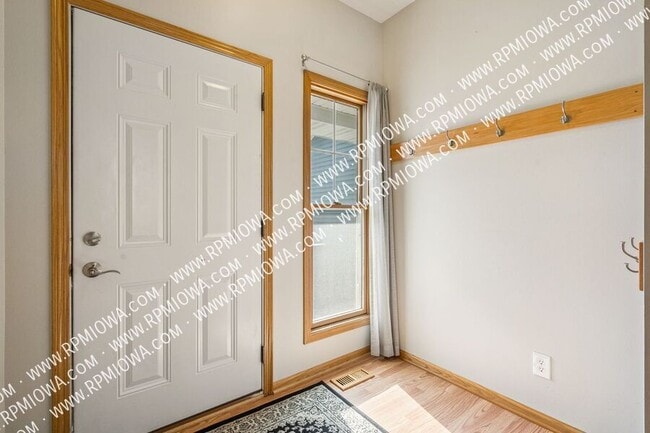 513 E 4th St in Huxley, IA - Building Photo - Building Photo