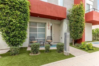 16510 N 92nd St in Scottsdale, AZ - Foto de edificio - Building Photo