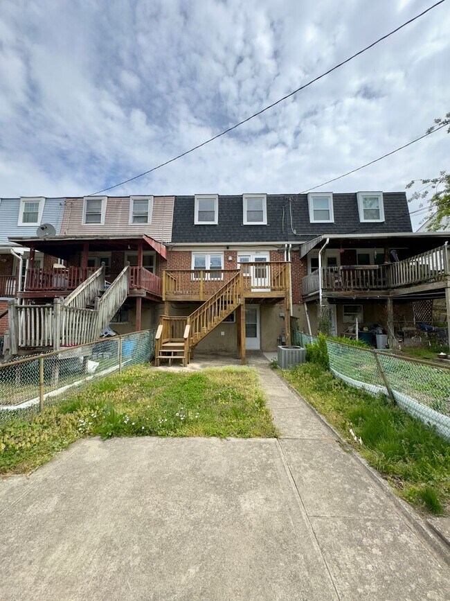 8011 Stratman Rd in Dundalk, MD - Building Photo - Building Photo