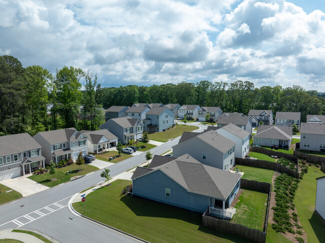 Summit Lake in Flowery Branch, GA - Foto de edificio - Building Photo