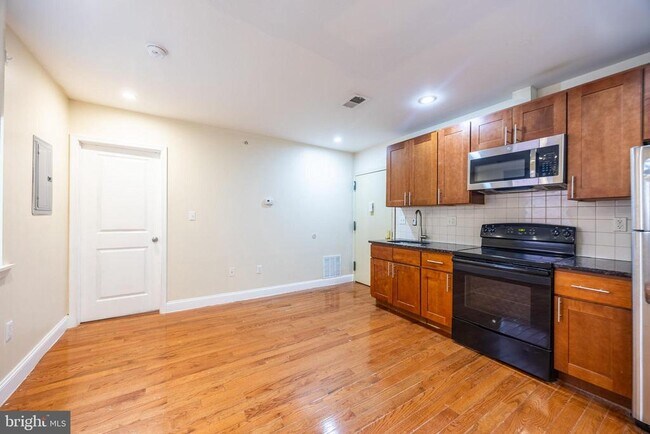 4706 Chestnut St in Philadelphia, PA - Building Photo - Building Photo