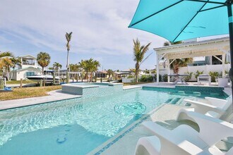 605 Concord Ln in Holmes Beach, FL - Building Photo - Building Photo