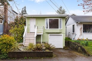 2340 N 58th St in Seattle, WA - Building Photo