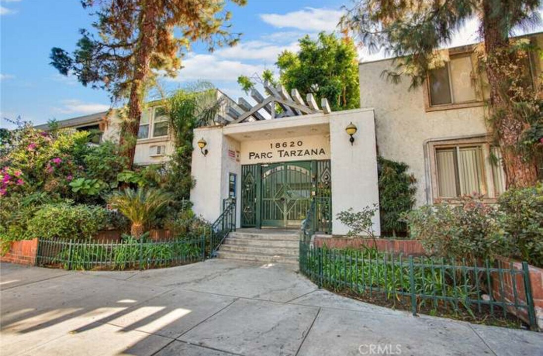 18620 Hatteras St, Unit 180 in Tarzana, CA - Building Photo