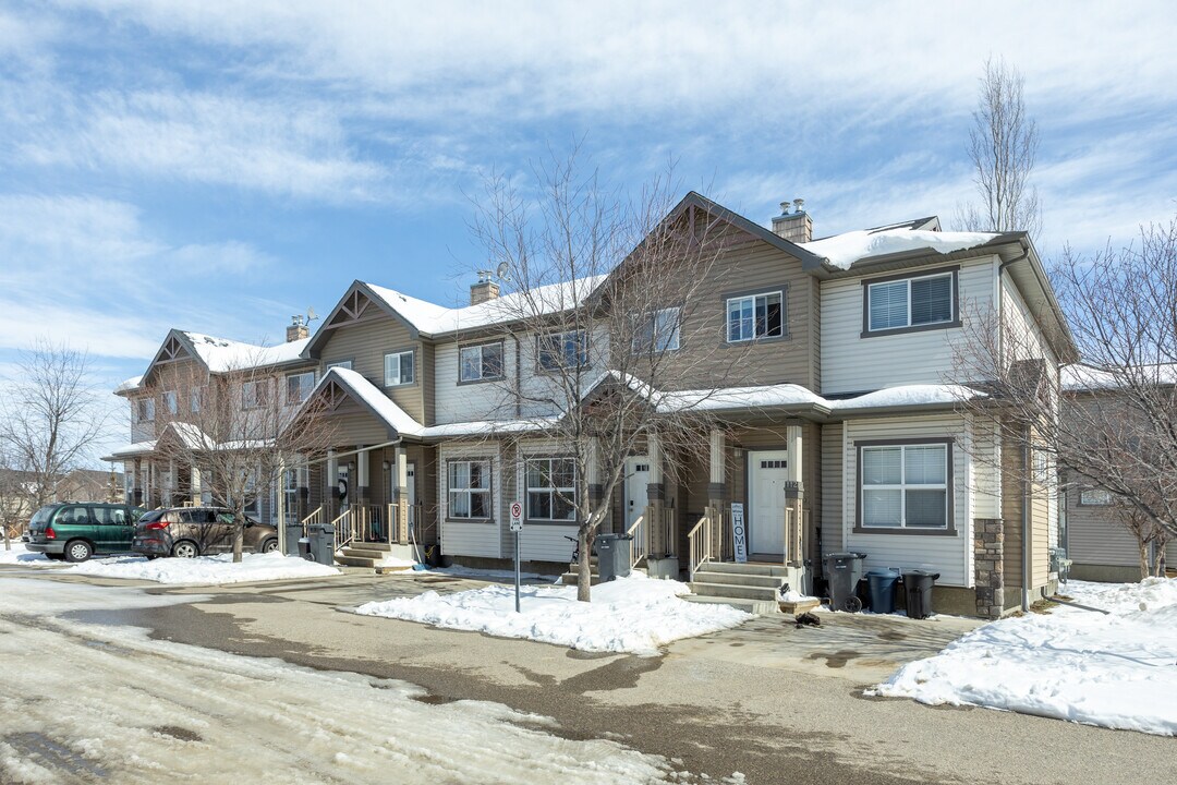 Ranch Ridge Meadows in Strathmore, AB - Building Photo