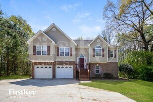 136 Four Oaks Dr in Powder Springs, GA - Building Photo