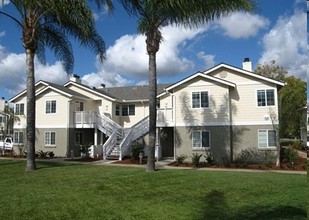 Citrus Court Apartments in Escondido, CA - Foto de edificio - Building Photo