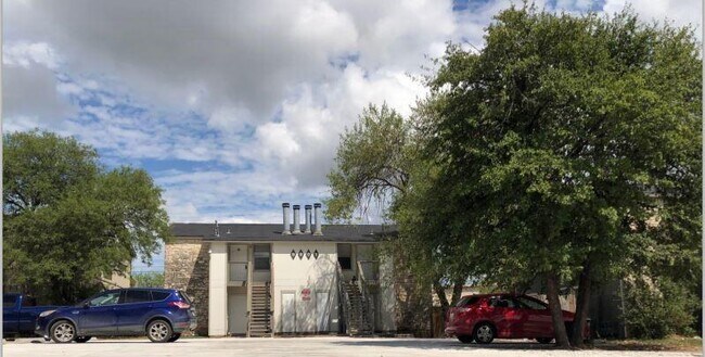 9901 Roxanna Dr-Unit -D in Austin, TX - Foto de edificio - Building Photo