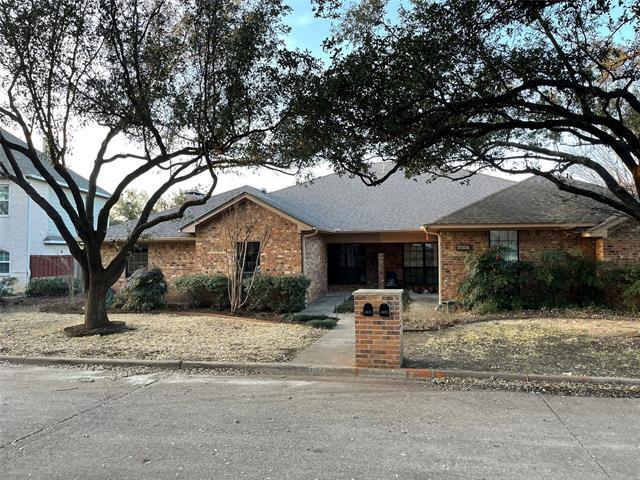 4021 Morman Ln in Addison, TX - Foto de edificio