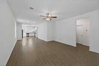25395 Northpark Lake Dr in Porter, TX - Building Photo - Building Photo