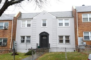 1222 MEIGS Pl NE in Washington, DC - Building Photo