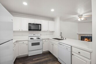 7505 Charmant Dr in San Diego, CA - Building Photo - Building Photo