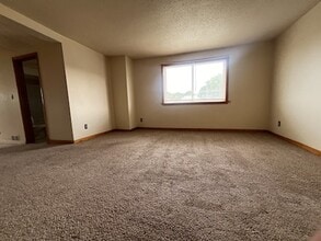 663 court st, Unit 2 upstairs apartment in Sault Ste. Marie, MI - Building Photo - Building Photo