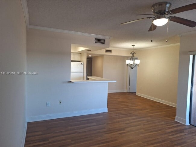 17600 NW 68th Ave in Hialeah, FL - Building Photo - Building Photo