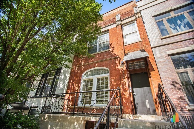 property at 2744 W Warren Blvd